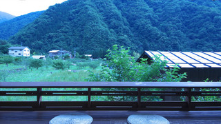 和室 8畳と囲炉裏の間