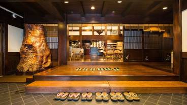 内部エントランス / 2