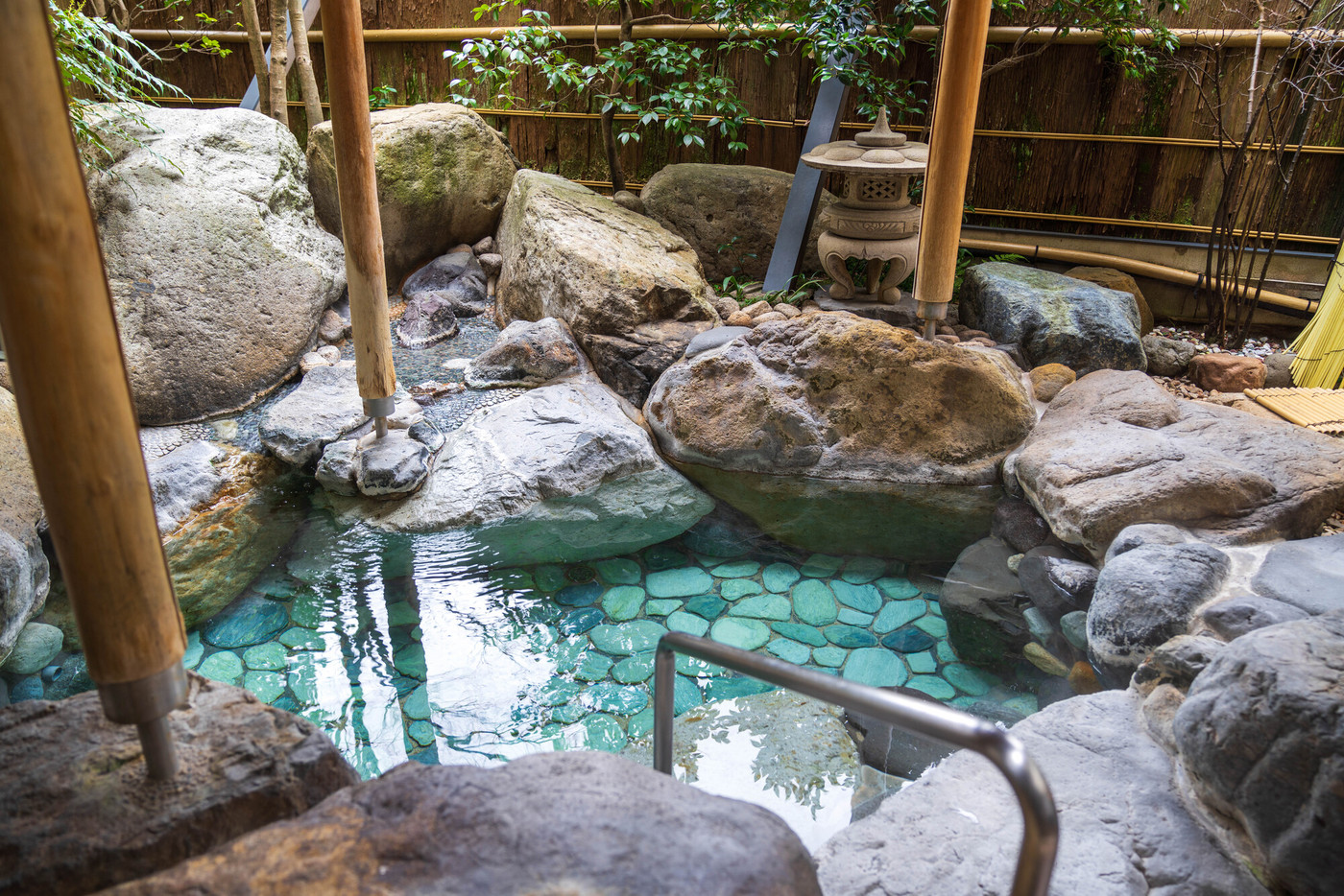 外湯めぐりに便利な立地♪宿でも源泉かけ流しを堪能4070806