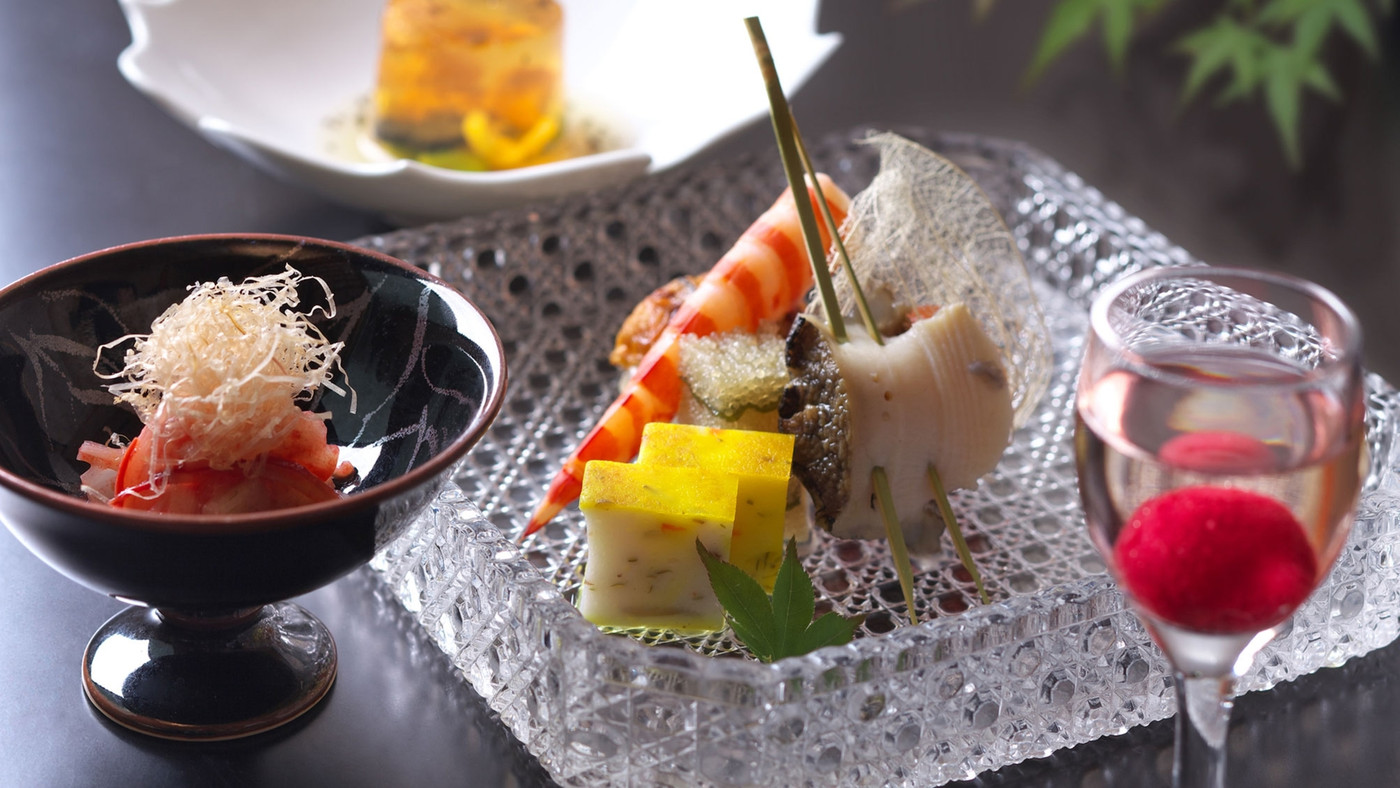 随所に伝統が息づく茅葺き屋根の老舗温泉宿3657423