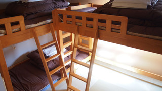 二段ベッド　トリプルルーム (2段ベッド2台, バスルーム付き)