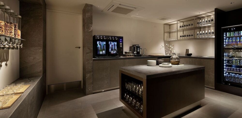 2500冊以上の本がズラリ！書店併設のライフスタイルホテル4045967