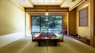 和室10畳、ベットルーム、専用露天風呂付客室