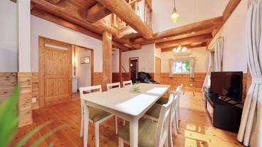 客室内のダイニングエリア / 32