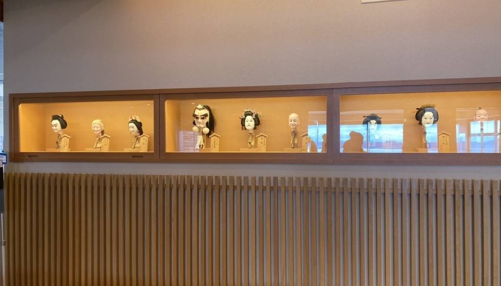 フロント横の人形浄瑠璃のかしら / 2