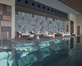 皇居庭園の緑を上空から眺める休日3405550