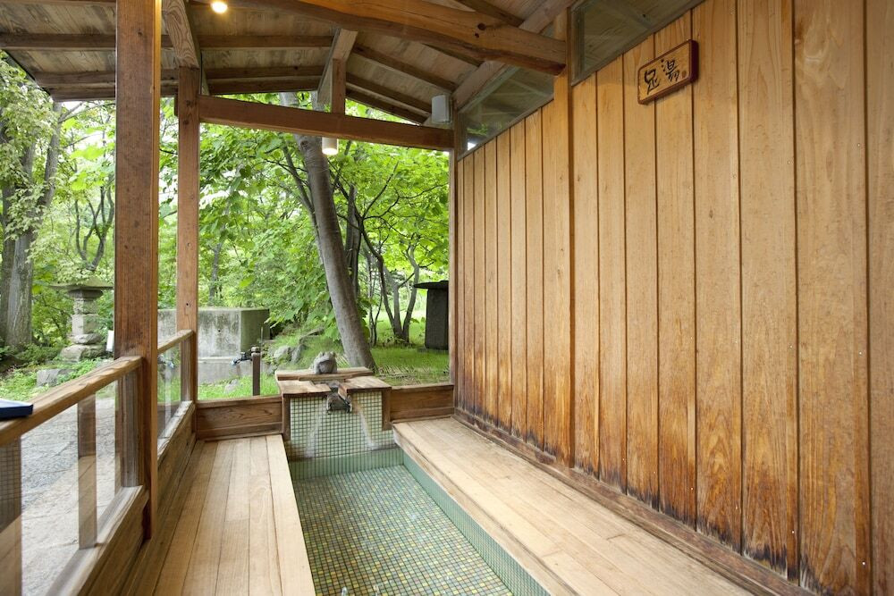 2つの源泉を引いた温泉が自慢！おしゃべりが弾む足湯も3951867