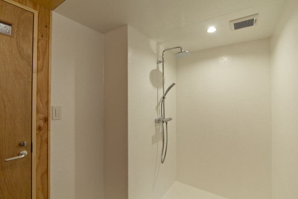 バスルームのシャワー