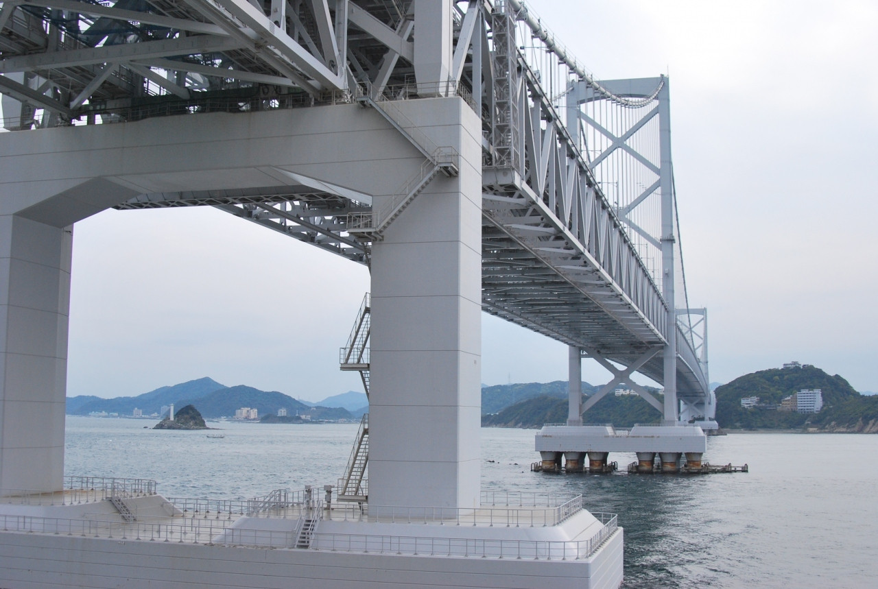  12. 近くで見ると圧巻！「大鳴門橋」3737989