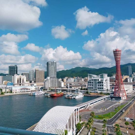 北側の「ノースビュー」は、「神戸ポートタワー」や「海洋博物館」などの他、海と山の共演が楽しめる（神戸ポートタワーは現在リニューアル工事中、2023年度の営業再開予定） / 2