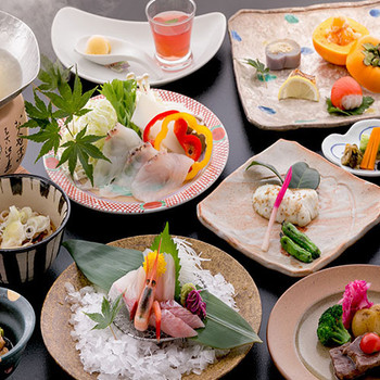 庄内の海を間近に望む、料理と温泉が魅力の旅館3489580