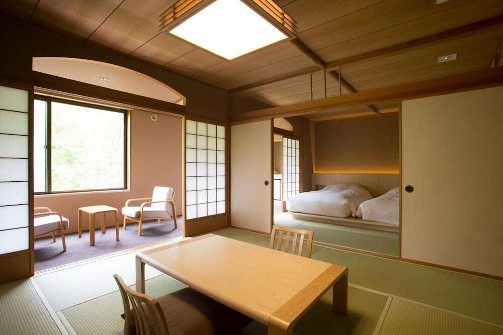 源泉かけ流しの温泉とシームレスな料理が自慢の宿3714627