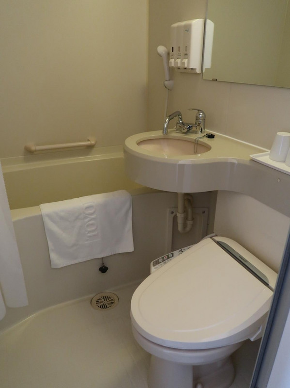 通常より広めの浴室。気持ちよく使わせていただきました。