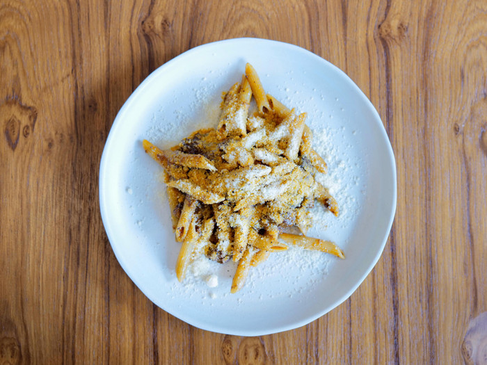 多良間牛のラグーソースとチーズがたっぷりのペンネも人気