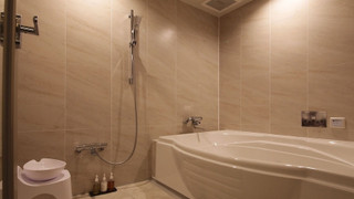 [禁煙] ミラーセミスイート クイーンベッド 1 台