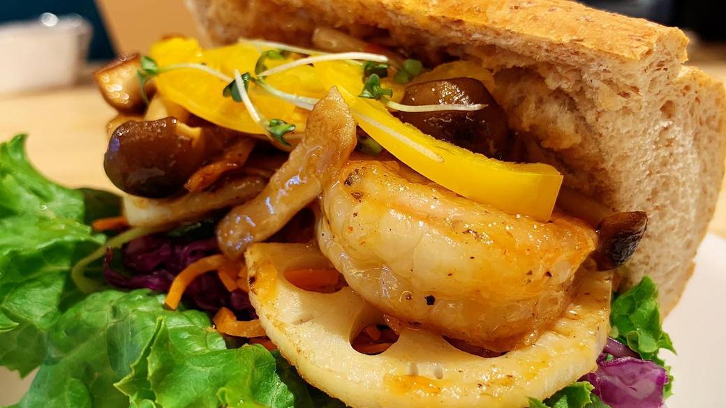 散歩しながら丁度良い
「川間食堂」で朝食 / 3