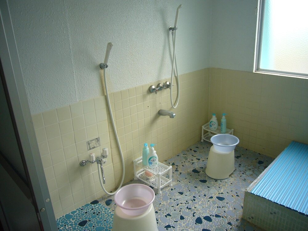 バスルームのシャワー