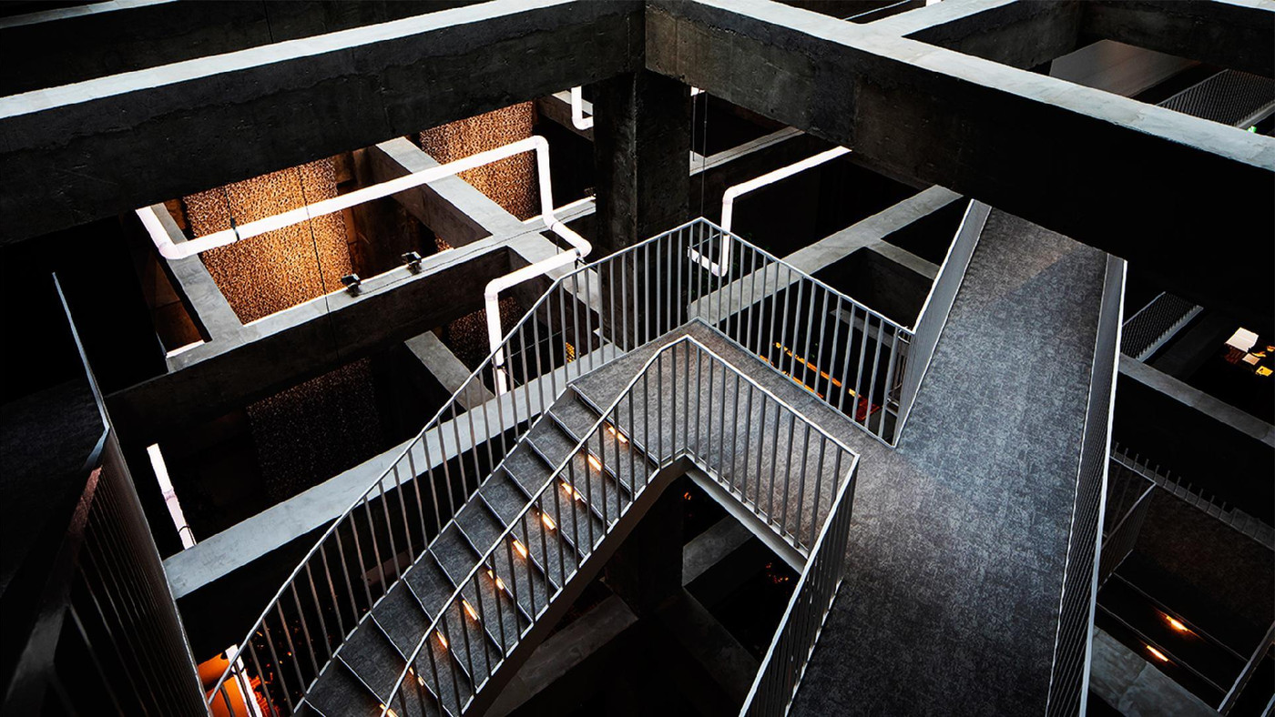 老舗旅館をリノベーション！想像力を刺激するアートホテル3493420