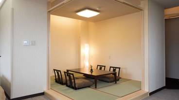 客室 / 18
