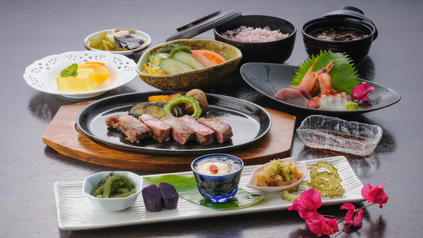 地元の食材をふんだんに使った沖縄料理に舌鼓3455898