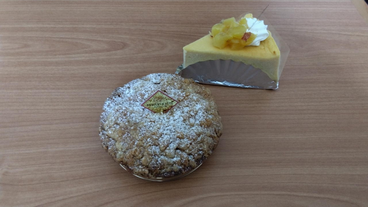 季節の林檎にさつまいもを使ったケーキ