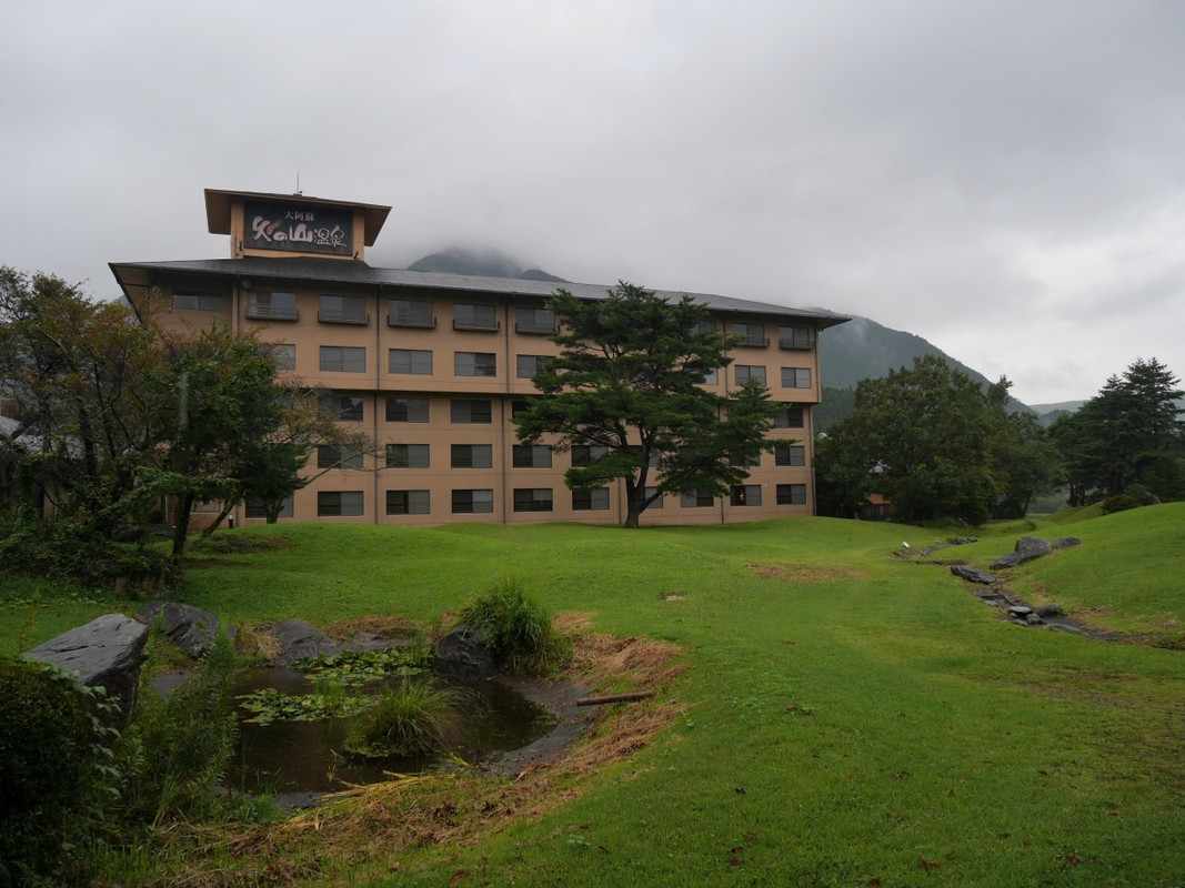 広大なお庭と宿泊棟