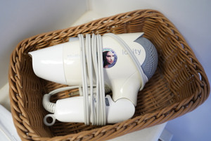 マイナスイオン付きドライヤー