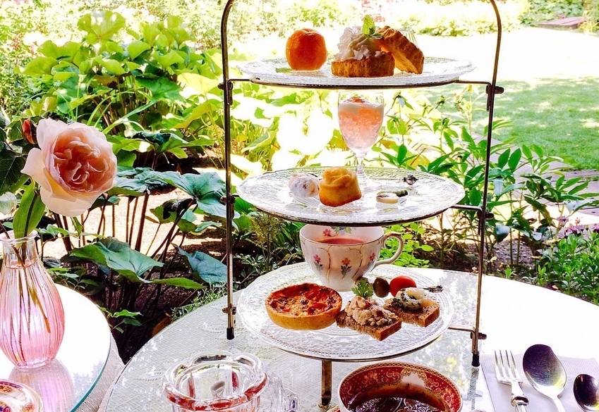 美しいラウンジで
ティータイムを / 4