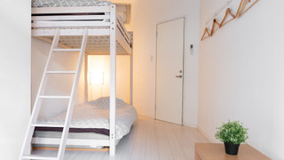 4 人部屋 共用バスルーム