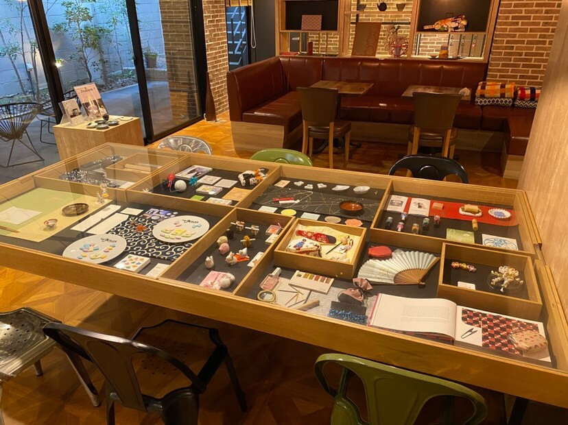 ロビーにはグッドデザイン賞の雑貨や京都の工芸品を展示。“アトリエ”のような空間でクリエイティブな感性が刺激されそう / 2