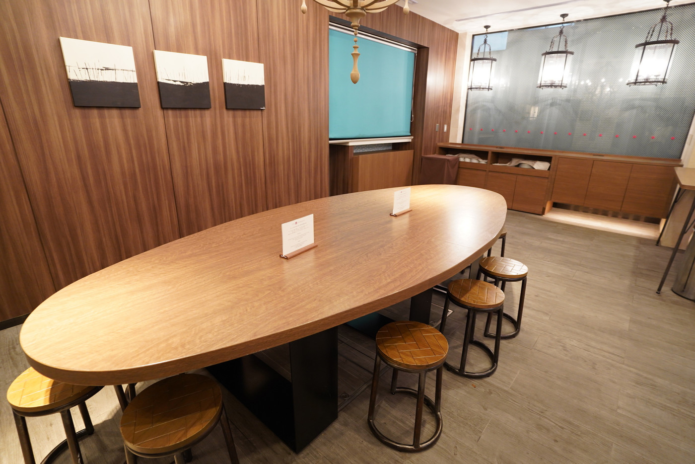 朝食はパンを味わえるビュッフェスタイルで3702972