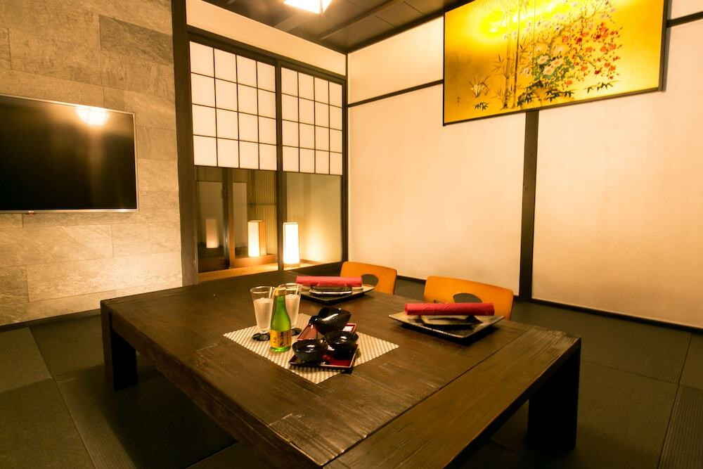 客室内のダイニングエリア