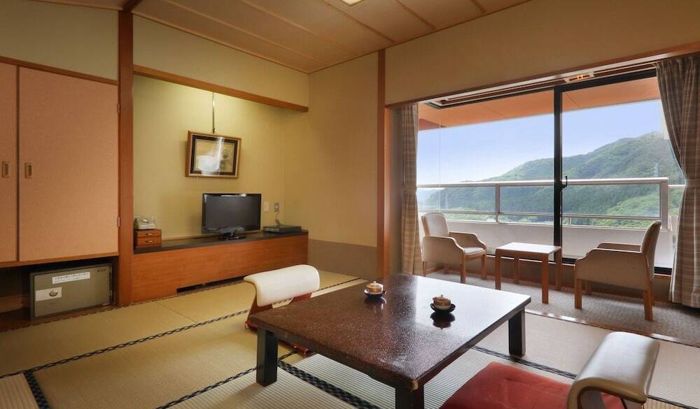 12.5畳+4.5畳客室 / 1