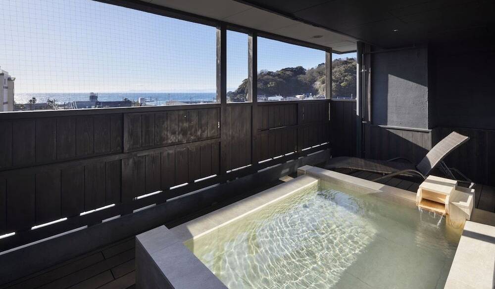 客室露天風呂で
贅沢な温泉タイム / 1