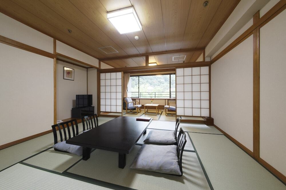 川のせせらぎを聴きながら贅沢な湯浴み♪温泉もサウナも満喫して4003391