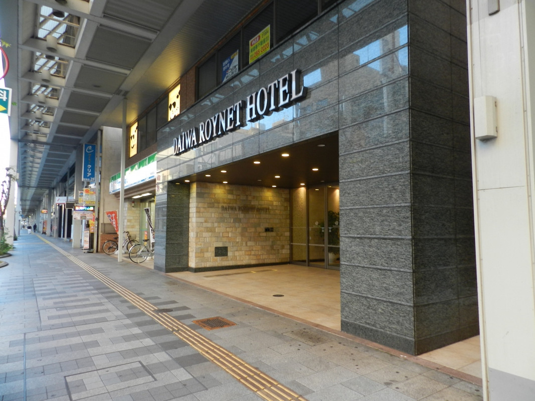 すぐ隣りにファミマがあります