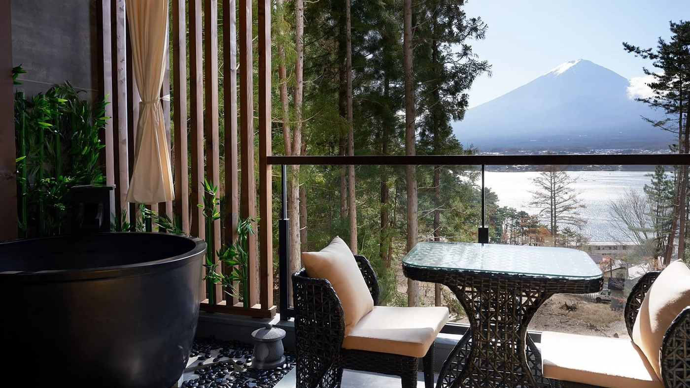 富士山の天然水が注がれる露天風呂付き客室で癒されて3346741