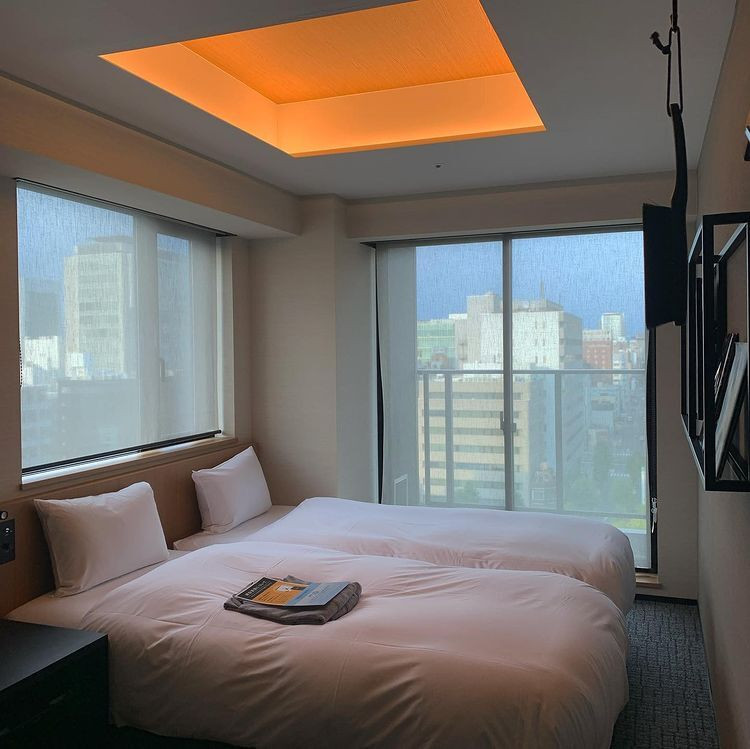 部屋は最上階の角部屋のモデレートツインです。