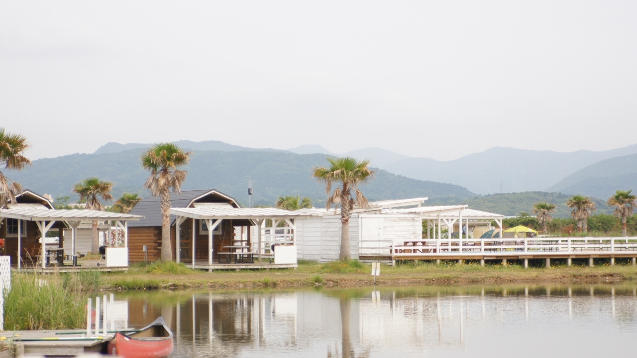 優雅にカヌーもできる!水辺のグランピングサイト4084507