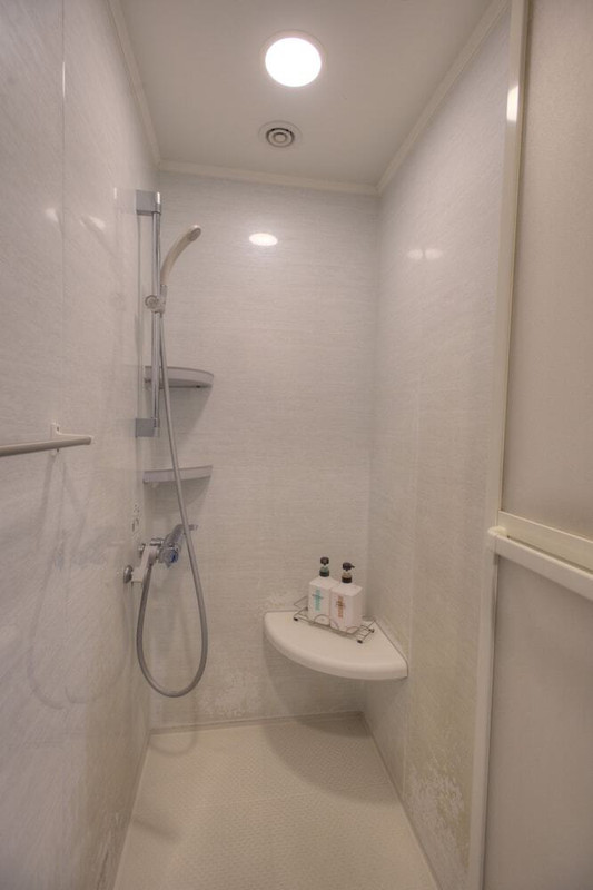 バスルームのシャワー