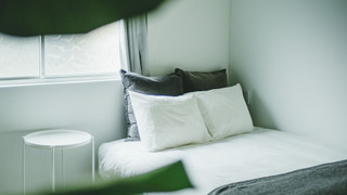 ダブルルーム ダブルベッド 1 台ソファーベッド付き 禁煙 共用バスルーム