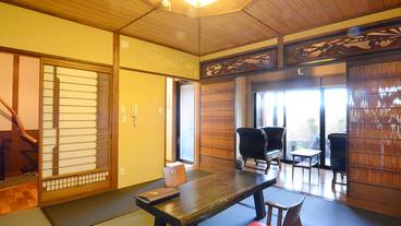 Room / 3