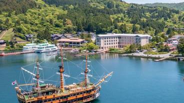 芦ノ湖から見たホテル外観 / 1