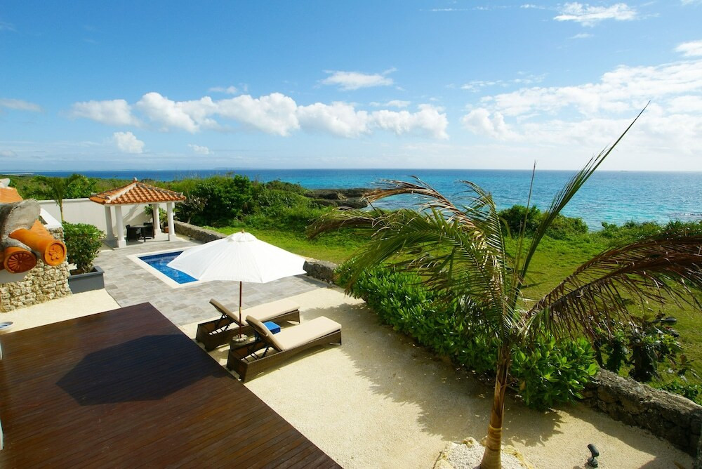 プライベートビーチが目の前に広がる。全6棟の沖縄風ヴィラ4066163