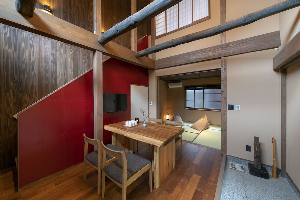 客室内のダイニングエリア