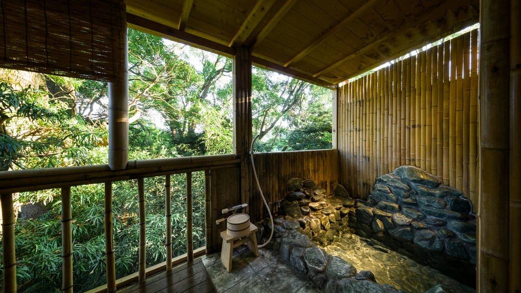 客室「すみれ」の露天風呂 / 2