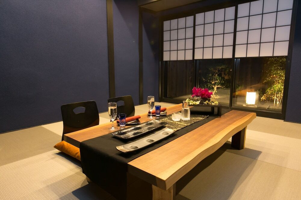 客室内のダイニングエリア