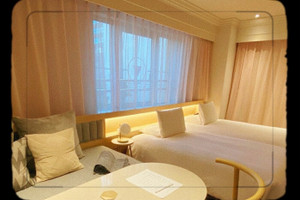 ピンク色で統一された可愛い客室