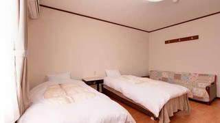 ツインルーム (トイレ付き・共用バス)