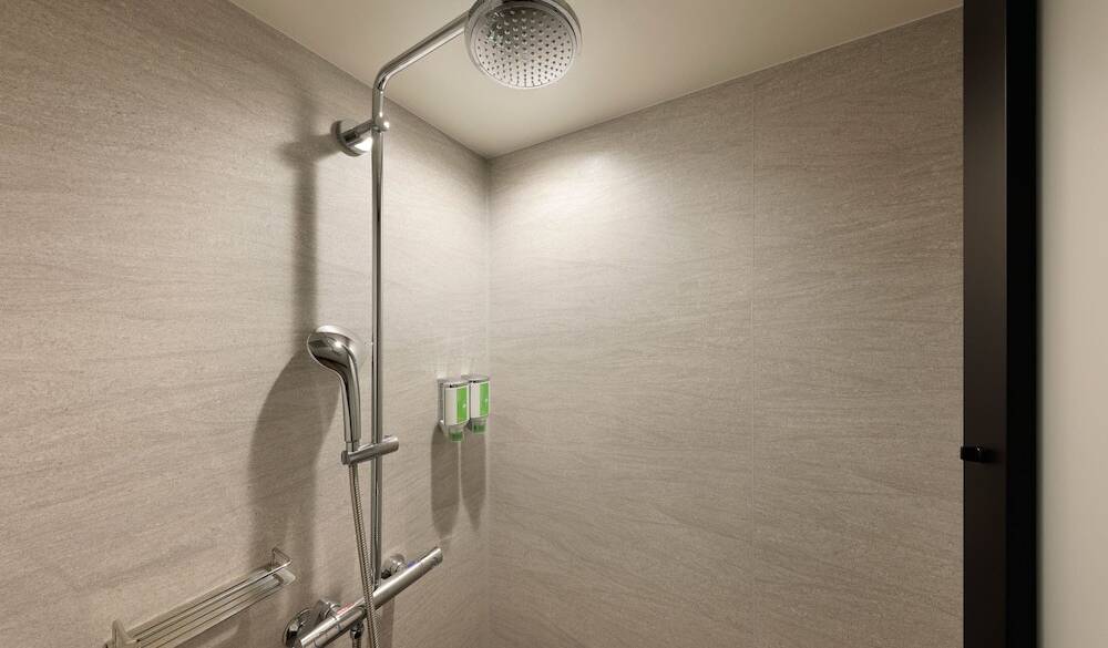 心地よいレインシャワー付き / 4